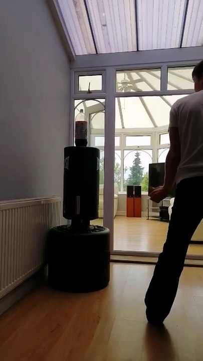 Bottle Cap Challenge avec du coca ? mauvaise idée !