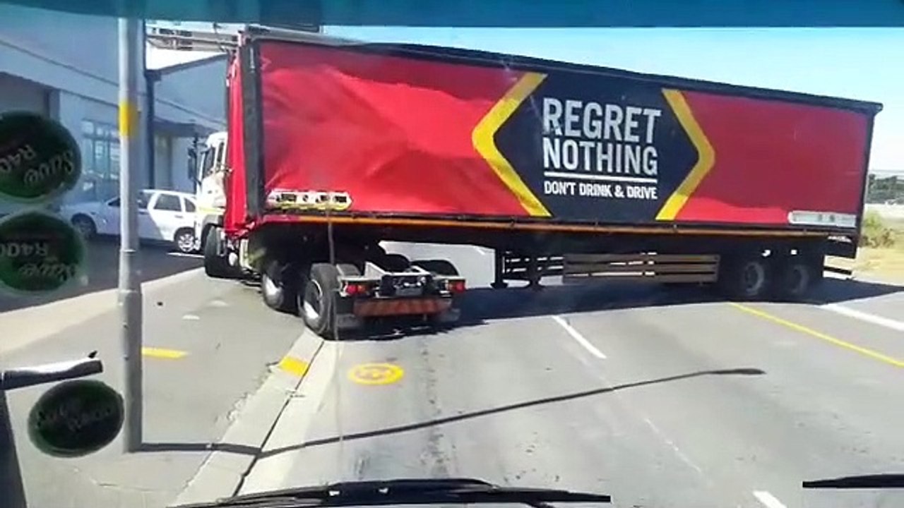 Ce camion déverse des milliers de bières dans un demi-tour raté !