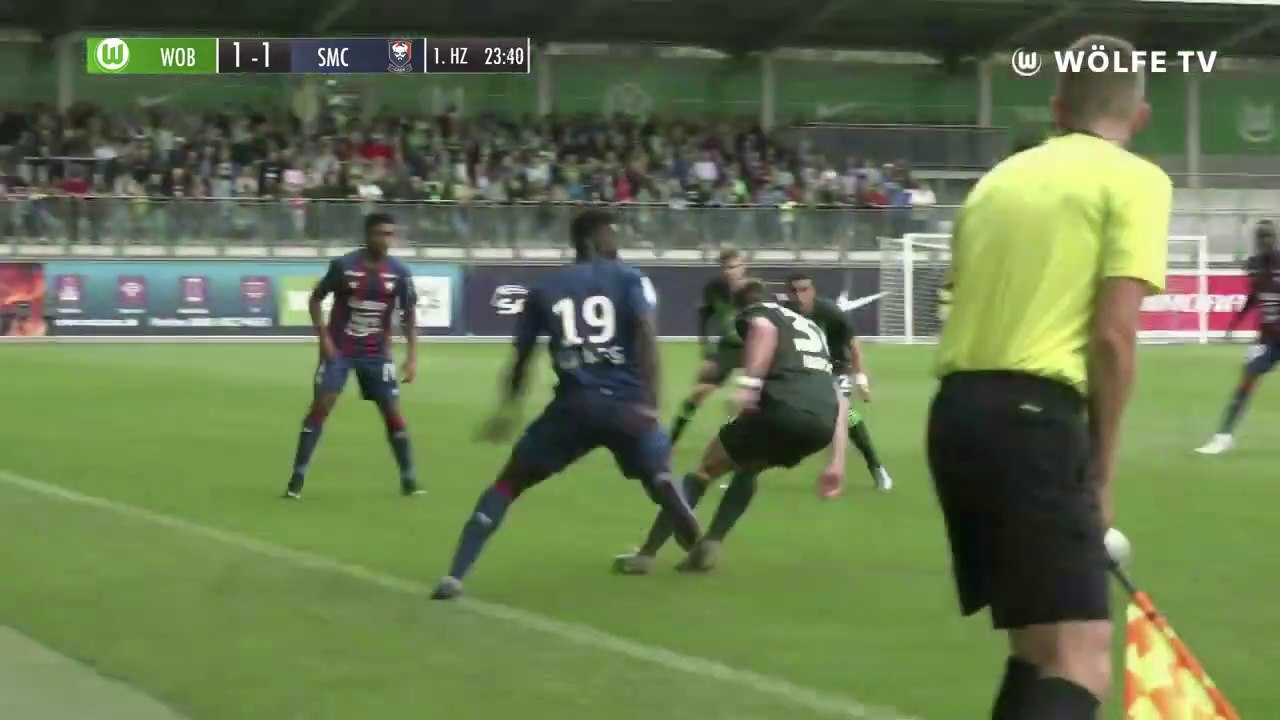 Le geste technique de Malik Tchokounté lors de VfL Wolfsburg - SMCaen