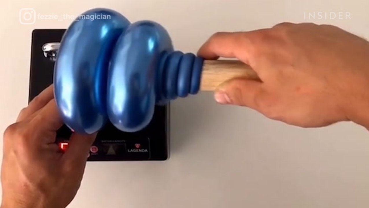 This magician makes incredible chrome balloon art