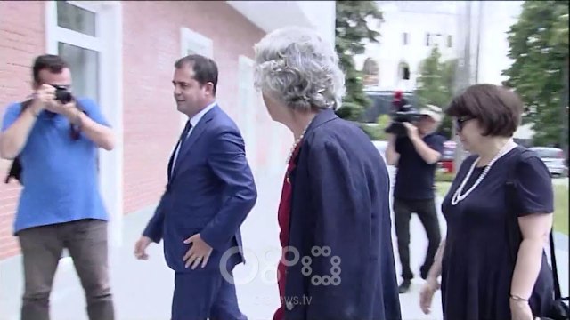 RTV Ora - Opozita kërkon zyrtarisht materialet zgjedhore të 30 qershorit për të provuar manipulimet