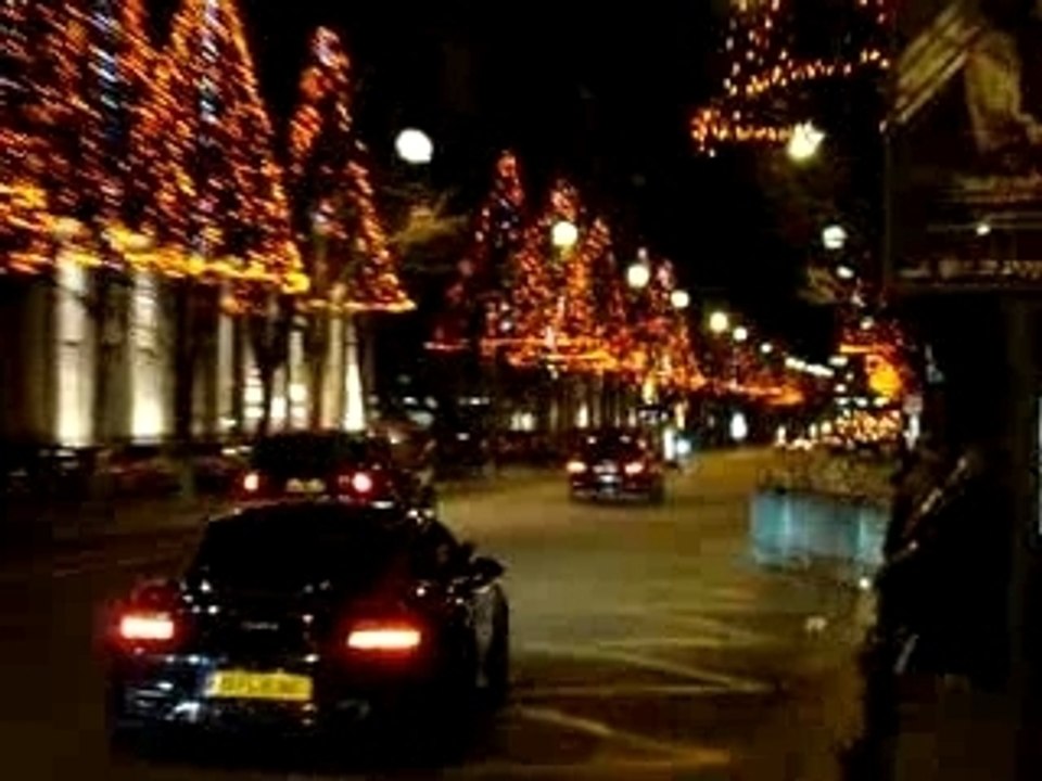 Porsche 997 Turbo avec starfuckeuse à bord