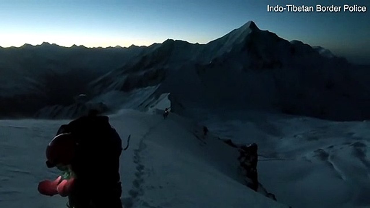 Final moments of mountaineers seen before Himalayas avalanche