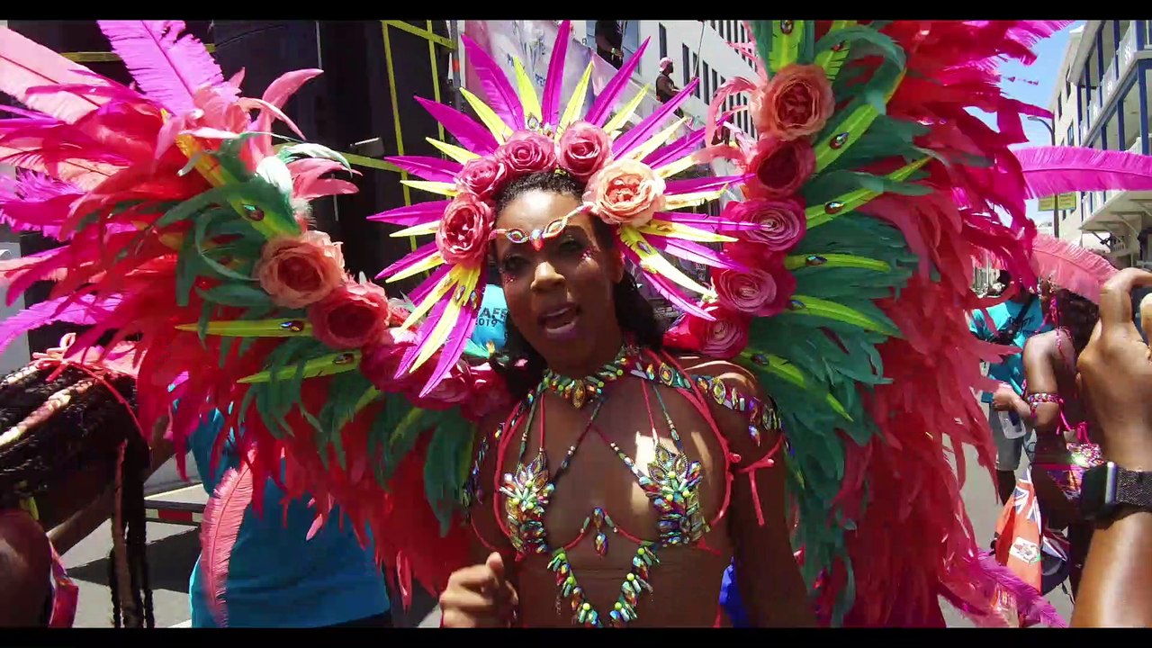 Play Mas: Bermuda Carnival Parade Day