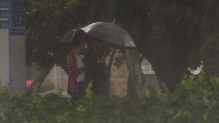 [날씨] 장마전선 11일 만에 북상, 영동 200mm 호우 / YTN