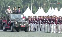 Detik-Detik Presiden Jokowi Lakukan Pemeriksaan Pasukan di Hari Bhayangkara
