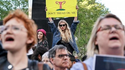 Λονδίνο: Κρίσιμες αποφάσεις για εκτρώσεις και γκέι γάμους στη Βόρεια Ιρλανδία