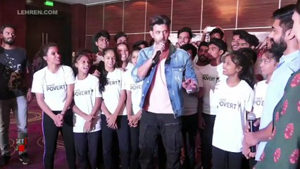 Hrithik Roshan Choses To Sit On The Floor To Watch Some Kids Perform On Stage