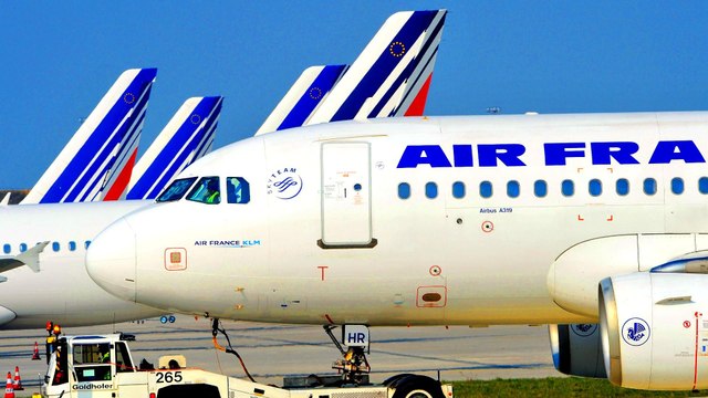 France's eco-tax on flights criticised by airlines and activists