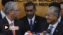 Pembangkang, Dr M 'sepentas' ketika sidang media di Parlimen