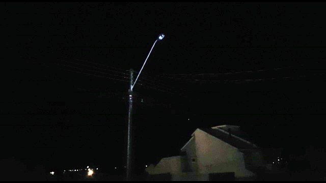 Poste com lâmpada queimada gera reclamação na Região do Lago