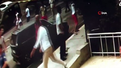 Beylikdüzü'nde silahlı, keserli, trafik kazası kavgası kamerada