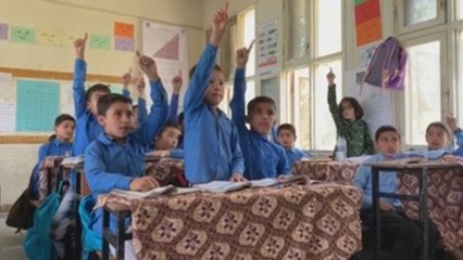 Afganistán relega al pasado los humillantes cortes de pelo en las escuelas