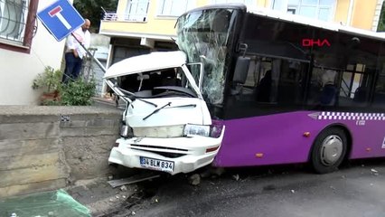 İSTANBUL- ÜSKÜDAR'DA ÖZEL HALK OTOBÜSÜ MİNİBÜSE ÇARPTI 4 YARALI