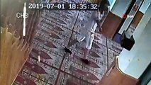Camiye girerken görüntülenen hırsız, yardım kutusundan 500 TL çaldı