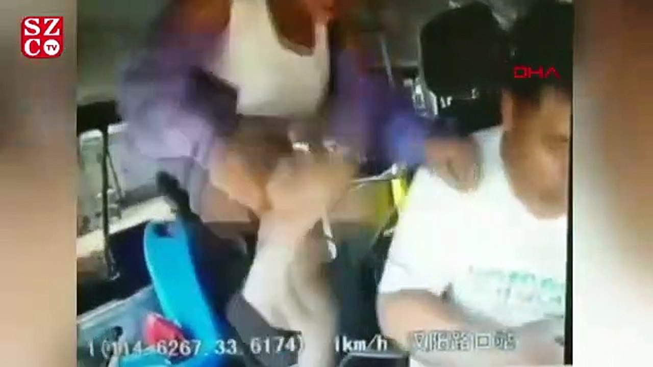 Kadın yolcu, kendisini ikaz eden otobüs sürücüsüne saldırdı