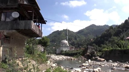 Tarihi kemer köprü yıkıldı