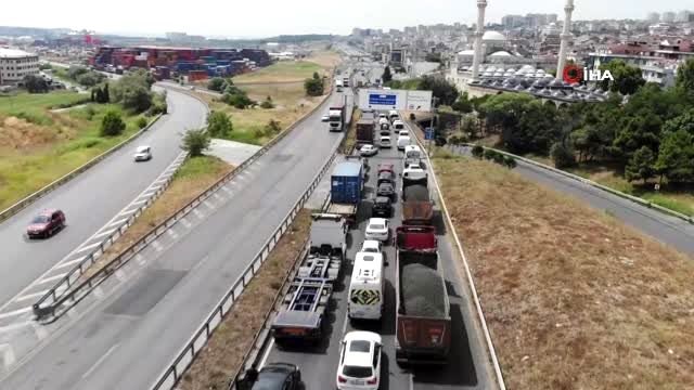 Beylikdüzü Ambarlı Liman yolunu kilitleyen kaza havadan görüntülendi