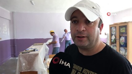 Okul müdürleri sınıfları boyadı