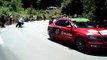 Les coureurs du Tour ont grimpé le col de Saales. Avec trois cyclistes en légère échappée.