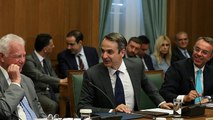 La prima riunione del governo greco: 