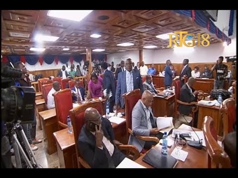 Parlement haïtien.- Les sénateurs ont adopté la loi de finances rectificative 2016-2017.