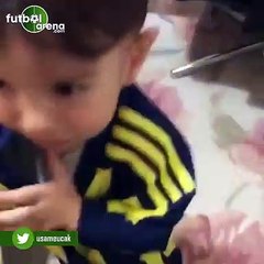 Minik bir Fenerbahçeli taraftarın forma sevgisi