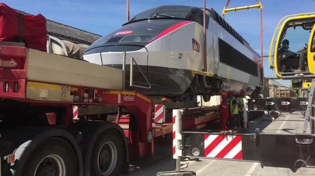 La SNCF déménage une motrice vers le nouveau technicentre de Romilly-sur-Seine