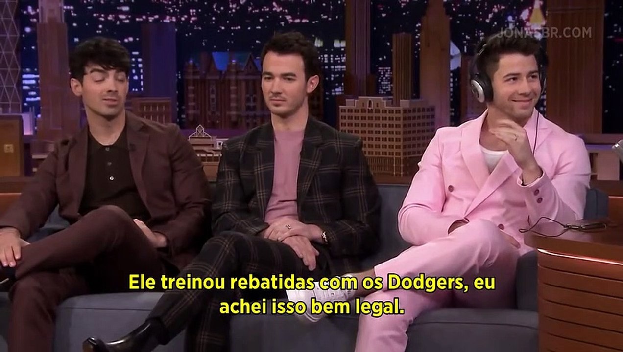 LEGENDADO - TONIGHT SHOW | Jonas Brothers participam de jogo no programa do Jimmy Fallon