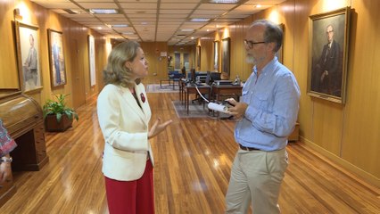 La ministra Nadia Calviño se dirige a la prensa