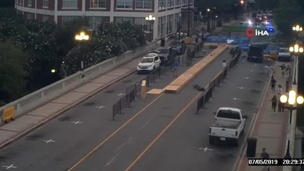 - Şoföre Yılan Attı, Aracını Çaldı