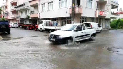 Şarköy'de sağanak yağış sonrası yollar göle döndü