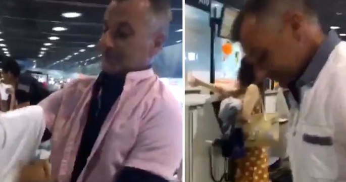 Contraint de payer une taxe pour excédent de bagage à l'aéroport, il enfile 15 couches de vêtements