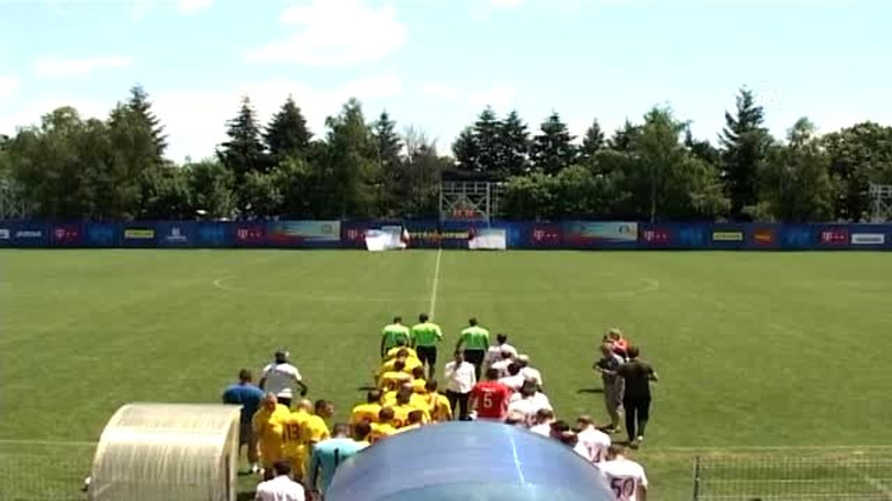Şentop, TBMM Parlamenterler Futbol Takımı'nı kabul etti - Türkiye-Romanya maçı (2)
