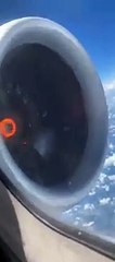 Moteur d’avion endommagé en plein vol