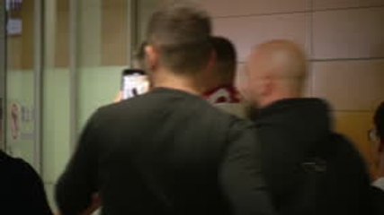 لقطة: كرة قدم: ارناوتوفيتش يصل إلى الصين للانضمام شنغهاي سيبغ