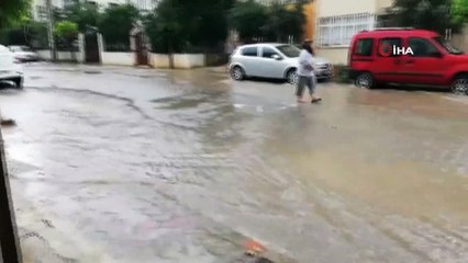 Şarköy'de sağanak yağış sonrası yollar göle döndü