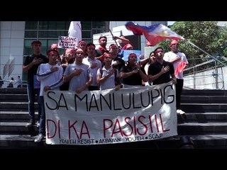 Youth leaders sing nat&#39;l anthem, raise PH flag in front of Chinese embassy