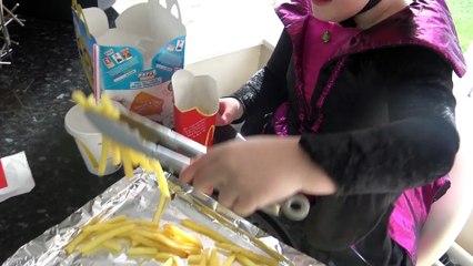 Minnie Mouse e Malévola - Minions Mc Lanche Feliz