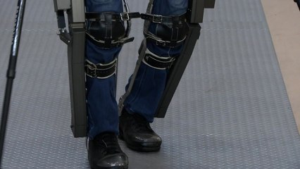 '옷처럼 입는 로봇'...신체 근력 돕는다 / YTN