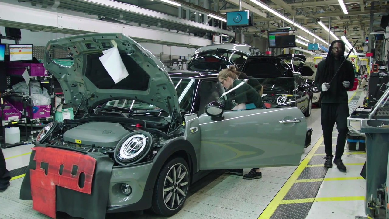 Produktion des MINI Electric im MINI Werk Oxford Montage