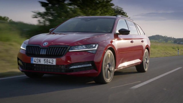 Škoda Superb Sportline Driving Video