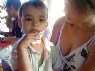 Lucas chante et compte