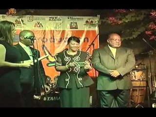 remise de plaque au PDG de la radio tele ginen.flv