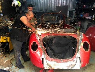 Klasik hurda araçlar usta ellerde yeniden hayat buluyor