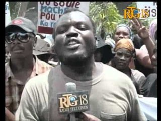 Manifestasyon machann taba yo pou fè pase revandikasyon yo.