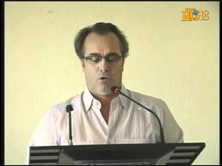 Direktè OXFAM nan bay eksplikasyon sou pwogram finansman an.