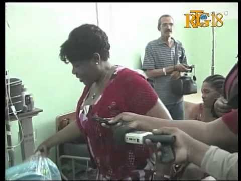 Minis kondisyon fanm nan Yanick Mézile vizite epi bay kado ak plizyè manman.