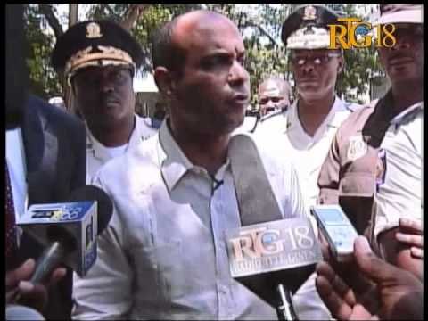 Vizit Premye Minis Laurent Salvador Lamothe nan baz SWAT sou wout Ayopò.