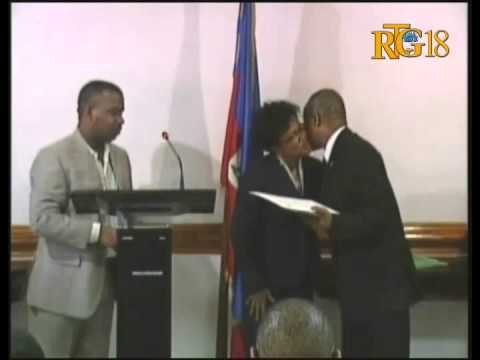 Seremoni Enstalasyon Sekretè deta finans chaje pou refòm fiskal ak dwanyè a Ronald Decembre.